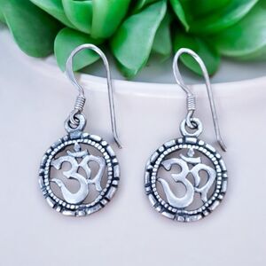 Gorgeous Hindu OHM/OM/AUM Round Design Drop Earrings 925 Silver